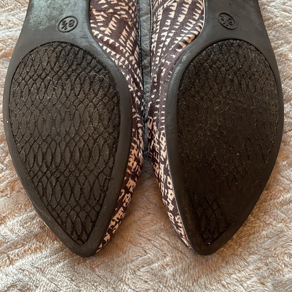 Patterned Point Toe Flat, Loafer Style - Black & White - Size 8 1/2 - Picture 7 of 8